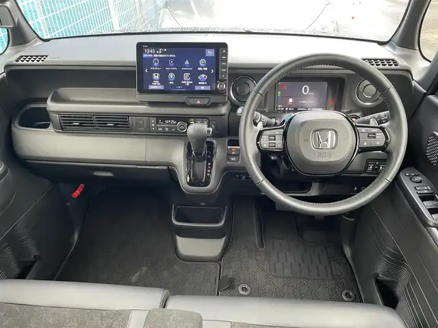 ホンダ Ｎ ＢＯＸ カスタム ターボ 埼玉県 2024(令6)年 0.4万km ミッドナイトブルービームM Honda SENSING/・衝突軽減ブレーキ/・踏み間違い衝突軽減システム/・パーキングセンサー警報/・車線維持支援システム/・アダプティブクルーズコントロール/Honda CONNECT for Gathers純正ナビ/DTV/BT/CD/DVD/SD/USB/iPod/Apple CarPlay/Android Auto/Music Rack/ハーフレザーシート/前席シートヒーター/両側パワースライドドア/マルチビューカメラ/パドルシフト/チップアップシート/ コンビニフック付シートバックテーブル(運転席＆助手席)/ オートリトラミラー/ 左右独立式リアセンターアームレスト/ 本革巻ステアリング/社外ドライブレコーダー/【VREC-DZ210D】/ビルトインETC/プッシュスタート/スマートキー/スペアキー