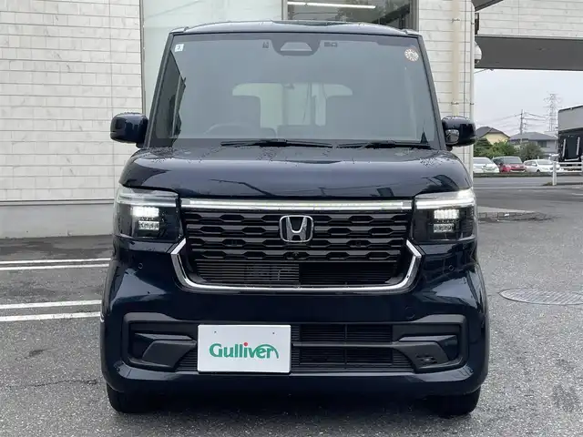 ホンダ Ｎ ＢＯＸ カスタム ターボ 埼玉県 2024(令6)年 0.4万km ミッドナイトブルービームM Honda SENSING/・衝突軽減ブレーキ/・踏み間違い衝突軽減システム/・パーキングセンサー警報/・車線維持支援システム/・アダプティブクルーズコントロール/Honda CONNECT for Gathers純正ナビ/DTV/BT/CD/DVD/SD/USB/iPod/Apple CarPlay/Android Auto/Music Rack/ハーフレザーシート/前席シートヒーター/両側パワースライドドア/マルチビューカメラ/パドルシフト/チップアップシート/ コンビニフック付シートバックテーブル(運転席＆助手席)/ オートリトラミラー/ 左右独立式リアセンターアームレスト/ 本革巻ステアリング/社外ドライブレコーダー/【VREC-DZ210D】/ビルトインETC/プッシュスタート/スマートキー/スペアキー