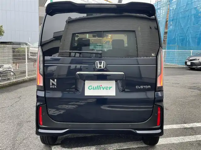 ホンダ Ｎ ＢＯＸ カスタム ターボ 埼玉県 2024(令6)年 0.4万km ミッドナイトブルービームM Honda SENSING/・衝突軽減ブレーキ/・踏み間違い衝突軽減システム/・パーキングセンサー警報/・車線維持支援システム/・アダプティブクルーズコントロール/Honda CONNECT for Gathers純正ナビ/DTV/BT/CD/DVD/SD/USB/iPod/Apple CarPlay/Android Auto/Music Rack/ハーフレザーシート/前席シートヒーター/両側パワースライドドア/マルチビューカメラ/パドルシフト/チップアップシート/ コンビニフック付シートバックテーブル(運転席＆助手席)/ オートリトラミラー/ 左右独立式リアセンターアームレスト/ 本革巻ステアリング/社外ドライブレコーダー/【VREC-DZ210D】/ビルトインETC/プッシュスタート/スマートキー/スペアキー