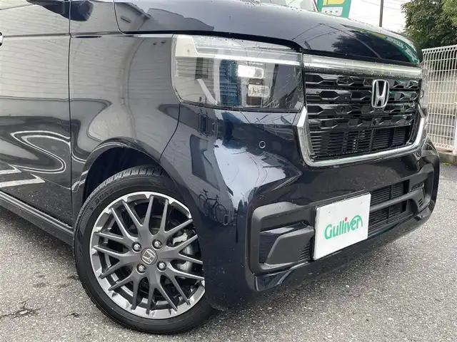 ホンダ Ｎ ＢＯＸ カスタム ターボ 埼玉県 2024(令6)年 0.4万km ミッドナイトブルービームM Honda SENSING/・衝突軽減ブレーキ/・踏み間違い衝突軽減システム/・パーキングセンサー警報/・車線維持支援システム/・アダプティブクルーズコントロール/Honda CONNECT for Gathers純正ナビ/DTV/BT/CD/DVD/SD/USB/iPod/Apple CarPlay/Android Auto/Music Rack/ハーフレザーシート/前席シートヒーター/両側パワースライドドア/マルチビューカメラ/パドルシフト/チップアップシート/ コンビニフック付シートバックテーブル(運転席＆助手席)/ オートリトラミラー/ 左右独立式リアセンターアームレスト/ 本革巻ステアリング/社外ドライブレコーダー/【VREC-DZ210D】/ビルトインETC/プッシュスタート/スマートキー/スペアキー