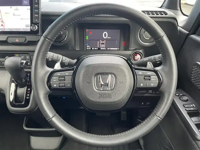 ホンダ Ｎ ＢＯＸ カスタム ターボ 埼玉県 2024(令6)年 0.4万km ミッドナイトブルービームM Honda SENSING/・衝突軽減ブレーキ/・踏み間違い衝突軽減システム/・パーキングセンサー警報/・車線維持支援システム/・アダプティブクルーズコントロール/Honda CONNECT for Gathers純正ナビ/DTV/BT/CD/DVD/SD/USB/iPod/Apple CarPlay/Android Auto/Music Rack/ハーフレザーシート/前席シートヒーター/両側パワースライドドア/マルチビューカメラ/パドルシフト/チップアップシート/ コンビニフック付シートバックテーブル(運転席＆助手席)/ オートリトラミラー/ 左右独立式リアセンターアームレスト/ 本革巻ステアリング/社外ドライブレコーダー/【VREC-DZ210D】/ビルトインETC/プッシュスタート/スマートキー/スペアキー
