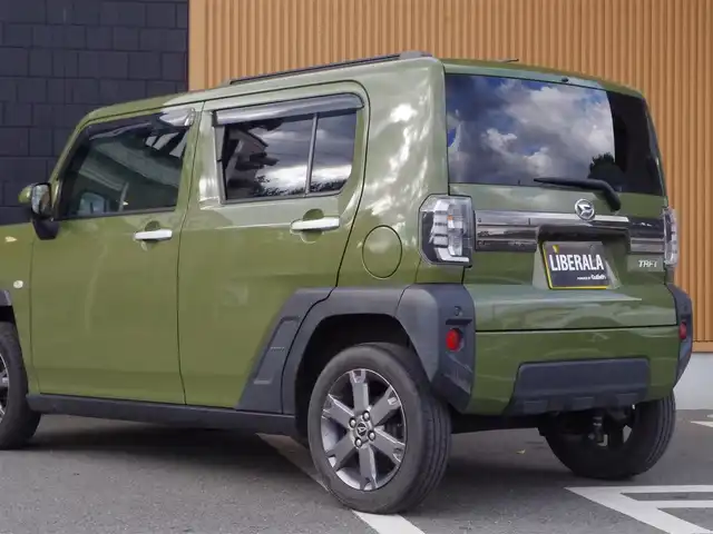 ダイハツ タフト G ターボ 埼玉県 2021(令3)年 2.7万km フォレストカーキメタリック 社外ナビ/フルセグTV/バックカメラ/ETC/ドライブレコーダー/アダプティプクルーズコントロール/ecoIDOL/スマートアシスト/SRSエアバッグ/ターボ/LEDヘッドランプ/LEDフロントフォグランプ/革巻きステアリングホイール/シートヒーター/シートアンダートレイ/純正15インチアルミホイール/スカイフィールトップ/無塗装ルーフレール
