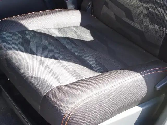 ダイハツ タフト G ターボ 埼玉県 2021(令3)年 2.7万km フォレストカーキメタリック 社外ナビ/フルセグTV/バックカメラ/ETC/ドライブレコーダー/アダプティプクルーズコントロール/ecoIDOL/スマートアシスト/SRSエアバッグ/ターボ/LEDヘッドランプ/LEDフロントフォグランプ/革巻きステアリングホイール/シートヒーター/シートアンダートレイ/純正15インチアルミホイール/スカイフィールトップ/無塗装ルーフレール