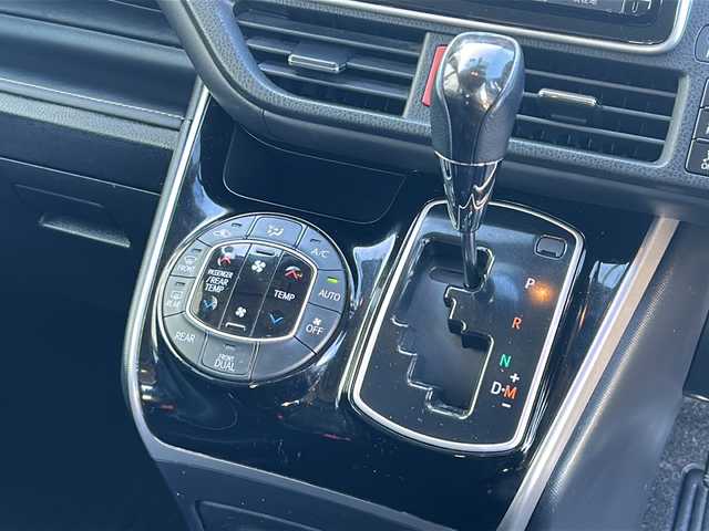 トヨタ エスクァイア Gi 福島県 2015(平27)年 8.3万km ホワイトパールクリスタルシャイン ワンオナ　純正ＳＤナビ　バックＣ　フルセグ　ＢＴ　両側パワスラ　ＬＥＤヘッドライト　オートハイビーム　寒冷地仕様　前席シートヒーター　２１年式冬タイヤ付純正ＡＷ車載　クルコン　ビルトＥＴＣ　黒革シート