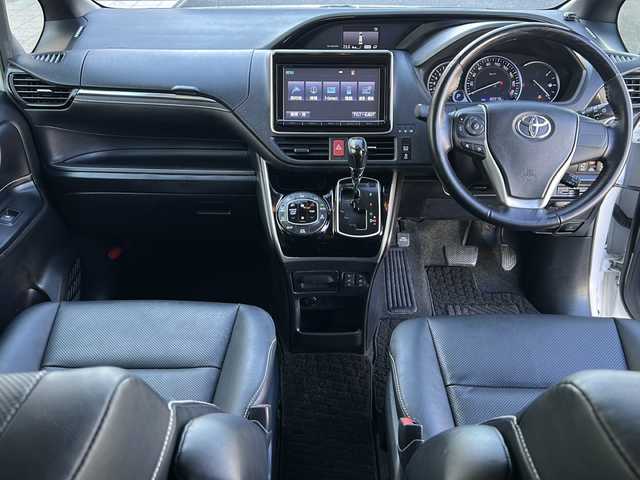 トヨタ エスクァイア Gi 福島県 2015(平27)年 8.3万km ホワイトパールクリスタルシャイン ワンオナ　純正ＳＤナビ　バックＣ　フルセグ　ＢＴ　両側パワスラ　ＬＥＤヘッドライト　オートハイビーム　寒冷地仕様　前席シートヒーター　２１年式冬タイヤ付純正ＡＷ車載　クルコン　ビルトＥＴＣ　黒革シート