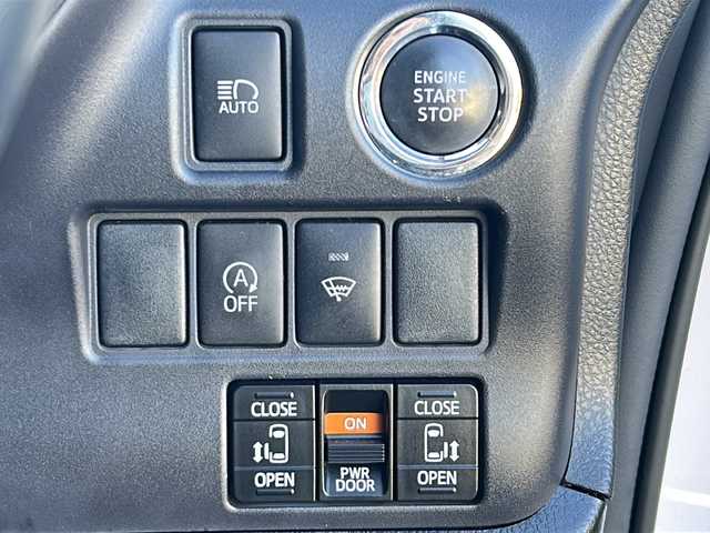 トヨタ エスクァイア Gi 福島県 2015(平27)年 8.3万km ホワイトパールクリスタルシャイン ワンオナ　純正ＳＤナビ　バックＣ　フルセグ　ＢＴ　両側パワスラ　ＬＥＤヘッドライト　オートハイビーム　寒冷地仕様　前席シートヒーター　２１年式冬タイヤ付純正ＡＷ車載　クルコン　ビルトＥＴＣ　黒革シート