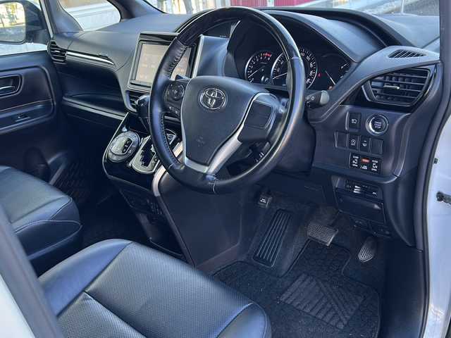 トヨタ エスクァイア Gi 福島県 2015(平27)年 8.3万km ホワイトパールクリスタルシャイン ワンオナ　純正ＳＤナビ　バックＣ　フルセグ　ＢＴ　両側パワスラ　ＬＥＤヘッドライト　オートハイビーム　寒冷地仕様　前席シートヒーター　２１年式冬タイヤ付純正ＡＷ車載　クルコン　ビルトＥＴＣ　黒革シート