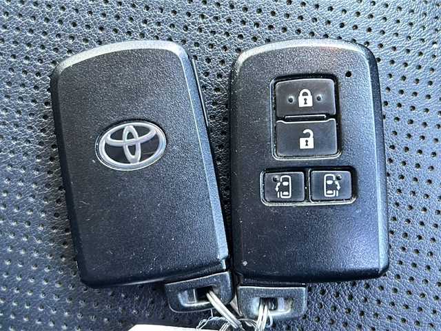 トヨタ エスクァイア Gi 福島県 2015(平27)年 8.3万km ホワイトパールクリスタルシャイン ワンオナ　純正ＳＤナビ　バックＣ　フルセグ　ＢＴ　両側パワスラ　ＬＥＤヘッドライト　オートハイビーム　寒冷地仕様　前席シートヒーター　２１年式冬タイヤ付純正ＡＷ車載　クルコン　ビルトＥＴＣ　黒革シート