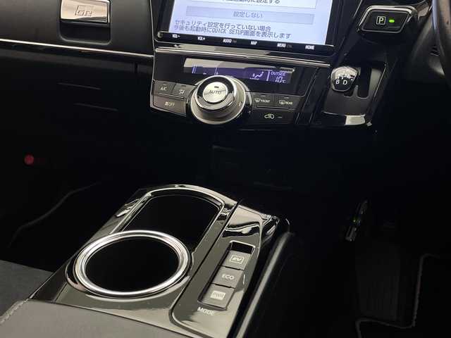 トヨタ プリウス α S ツーリングセレ GRスポーツ 宮崎県 2018(平30)年 7.1万km アティチュードブラックマイカ 禁煙車/純正9型ナビTV/（NSZT-Y68T/CD/DVD/Bluetooth/フルセグTV)/純正バックカメラ/純正LEDオートライト/純正LEDフォグ/純正18インチアルミ/純正エアロ/純正ルーフエンドスポイラー/純正フロアマット/ウインカードアミラー/ピアノブラックパネル/GRハーフレザーシート/本革巻ハンドル/スマートキー/プッシュエンジンスタート/新車時保証書/取扱い説明書