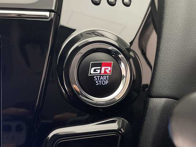 トヨタ プリウス α S ツーリングセレ GRスポーツ 宮崎県 2018(平30)年 7.1万km アティチュードブラックマイカ 禁煙車/純正9型ナビTV/（NSZT-Y68T/CD/DVD/Bluetooth/フルセグTV)/純正バックカメラ/純正LEDオートライト/純正LEDフォグ/純正18インチアルミ/純正エアロ/純正ルーフエンドスポイラー/純正フロアマット/ウインカードアミラー/ピアノブラックパネル/GRハーフレザーシート/本革巻ハンドル/スマートキー/プッシュエンジンスタート/新車時保証書/取扱い説明書