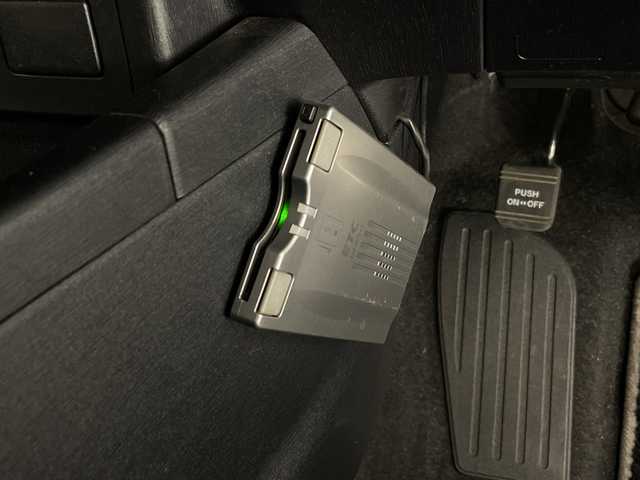 トヨタ プリウス α S ツーリングセレ GRスポーツ 宮崎県 2018(平30)年 7.1万km アティチュードブラックマイカ 禁煙車/純正9型ナビTV/（NSZT-Y68T/CD/DVD/Bluetooth/フルセグTV)/純正バックカメラ/純正LEDオートライト/純正LEDフォグ/純正18インチアルミ/純正エアロ/純正ルーフエンドスポイラー/純正フロアマット/ウインカードアミラー/ピアノブラックパネル/GRハーフレザーシート/本革巻ハンドル/スマートキー/プッシュエンジンスタート/新車時保証書/取扱い説明書