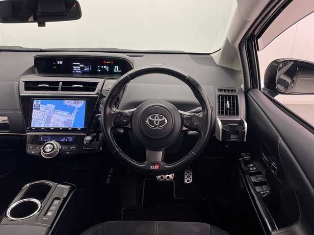 トヨタ プリウス α S ツーリングセレ GRスポーツ 宮崎県 2018(平30)年 7.1万km アティチュードブラックマイカ 禁煙車/純正9型ナビTV/（NSZT-Y68T/CD/DVD/Bluetooth/フルセグTV)/純正バックカメラ/純正LEDオートライト/純正LEDフォグ/純正18インチアルミ/純正エアロ/純正ルーフエンドスポイラー/純正フロアマット/ウインカードアミラー/ピアノブラックパネル/GRハーフレザーシート/本革巻ハンドル/スマートキー/プッシュエンジンスタート/新車時保証書/取扱い説明書