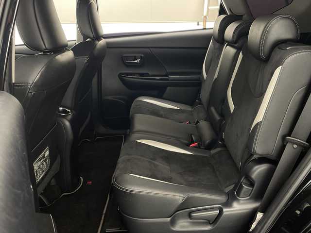 トヨタ プリウス α S ツーリングセレ GRスポーツ 宮崎県 2018(平30)年 7.1万km アティチュードブラックマイカ 禁煙車/純正9型ナビTV/（NSZT-Y68T/CD/DVD/Bluetooth/フルセグTV)/純正バックカメラ/純正LEDオートライト/純正LEDフォグ/純正18インチアルミ/純正エアロ/純正ルーフエンドスポイラー/純正フロアマット/ウインカードアミラー/ピアノブラックパネル/GRハーフレザーシート/本革巻ハンドル/スマートキー/プッシュエンジンスタート/新車時保証書/取扱い説明書