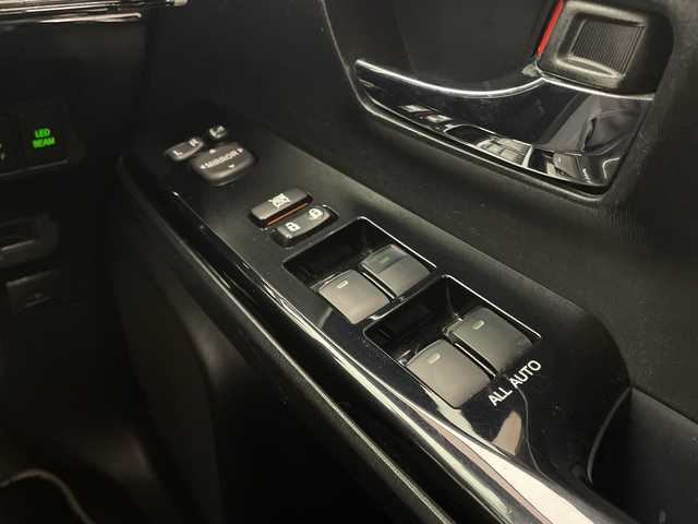 トヨタ プリウス α S ツーリングセレ GRスポーツ 宮崎県 2018(平30)年 7.1万km アティチュードブラックマイカ 禁煙車/純正9型ナビTV/（NSZT-Y68T/CD/DVD/Bluetooth/フルセグTV)/純正バックカメラ/純正LEDオートライト/純正LEDフォグ/純正18インチアルミ/純正エアロ/純正ルーフエンドスポイラー/純正フロアマット/ウインカードアミラー/ピアノブラックパネル/GRハーフレザーシート/本革巻ハンドル/スマートキー/プッシュエンジンスタート/新車時保証書/取扱い説明書