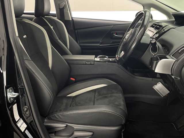 トヨタ プリウス α S ツーリングセレ GRスポーツ 宮崎県 2018(平30)年 7.1万km アティチュードブラックマイカ 禁煙車/純正9型ナビTV/（NSZT-Y68T/CD/DVD/Bluetooth/フルセグTV)/純正バックカメラ/純正LEDオートライト/純正LEDフォグ/純正18インチアルミ/純正エアロ/純正ルーフエンドスポイラー/純正フロアマット/ウインカードアミラー/ピアノブラックパネル/GRハーフレザーシート/本革巻ハンドル/スマートキー/プッシュエンジンスタート/新車時保証書/取扱い説明書