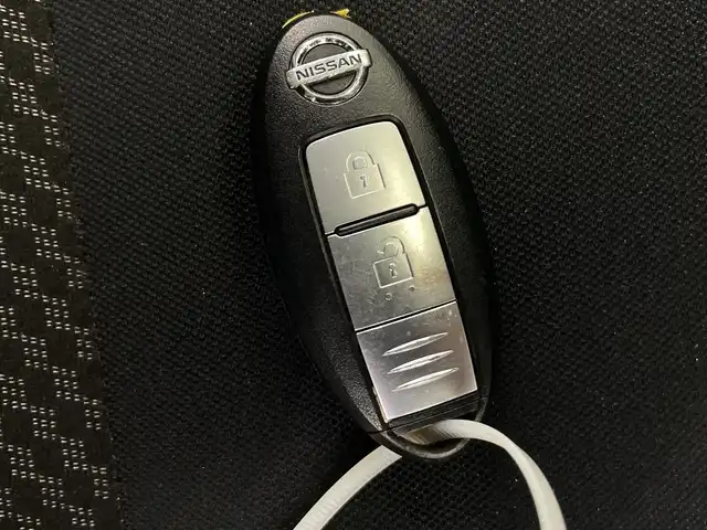 日産 ノート e－パワー X 栃木県 2020(令2)年 5.2万km ブリリアントホワイトパール メモリーナビ/（CD/DVD/Bluetooth/フルセグTV）/バックモニター/エマージェンシーブレーキ/踏み間違い防止アシスト/ETC/デジタルインナーミラー型前後ドライブレコーダー/オートライト/LEDヘッドライト/横滑り防止装置/フォグランプ/スマートキー/プッシュスタート/電動格納ミラー/純正アルミホイール/純正フロアマット