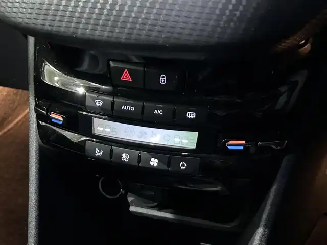 プジョー ２０８ GT ライン アイスエディション 静岡県 2016(平28)年 5.2万km 白 ユーザー買取車/クルーズコントロール/アクティブシティブレーキ/純正タッチスクリーン/FM/AM/BT/ETC/ハーフレザーシート/純正フロアマット/純正17AW