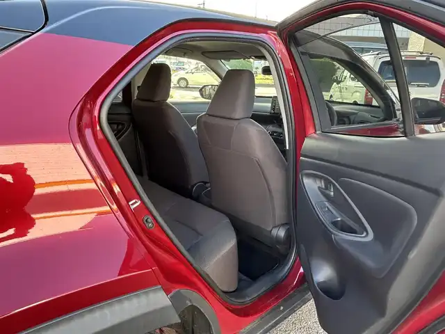 トヨタ ヤリスクロス G 宮城県 2020(令2)年 4.6万km ブラックマイカ/センシュアルレッドマイカ ・ワンオーナー/・純正ナビ/（Bluetooth/ミラキャスト/スマートデバイスリンク）/・全方位カメラ/・レーダークルーズコントロール/・レーンキープアシスト/・後方警戒システム/・衝突軽減装置/・前後コーナーセンサー/・電動パーキングブレーキ/・ブレーキホールド/・革ステアリング/・ステアリングスイッチ/・MTモード/・電動格納ウィンカーミラー/・ETC/・ISOFIX/・LEDライト/・オートライト/・オートハイビーム/・リアプライバシーガラス/・バイザー/・フロアマット/・W＋サイドエアバッグ/ABS/・純正16インチアルミホイール/・スマートキー/・プッシュスタート/・取扱説明書/・保証書