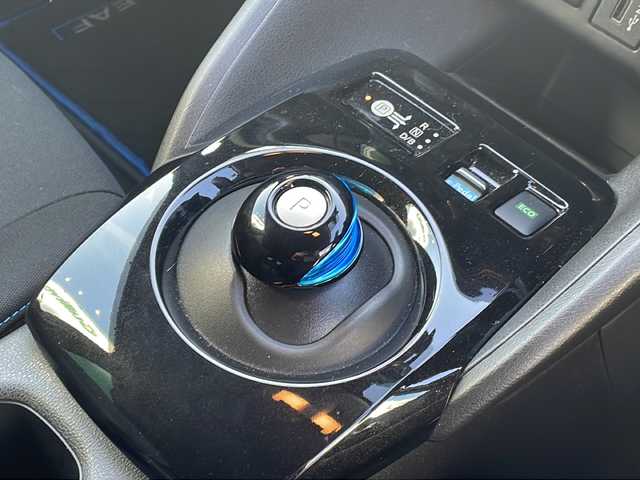 日産 リーフ X Vセレクション 京都府 2021(令3)年 2.7万km オレンジⅡ 純正メモリナビ/アラウンドビューモニター/プロパイロット/ブラインドスポットモニター/インテリジェンスルームミラー/前席シートヒーター/LEDヘッドライト/ビルトインETC/ステアリングヒーター