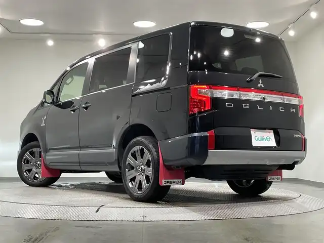 三菱 デリカＤ：５ ジャスパー 愛知県 2023(令5)年 1.8万km ブラックダイヤモンド/グラファイトグレーメタリック マルチビューモニター　/ＡＣ１００Ｖ　/JASPERコンプリートパッケージ/マットフラップ/エンジンフードエンブレム/電動バックドア　/両側パワースライドドア　/レーダークルーズコントロール/衝突軽減ブレーキ　/シートヒーター　/ステアリングヒーター　/レーンキープアシスト　/ブラインドスポットモニター/パドルシフト　/パワーシート　/ＬＥＤヘッドライト/LEDフォグランプ/アイドリングストップ/純正フロアマット　/ラゲッジガード/プッシュスタート/　　-スマートキー