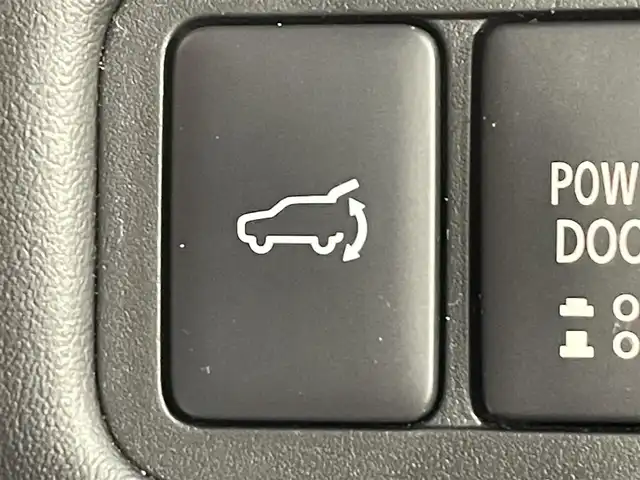 三菱 デリカＤ：５ ジャスパー 愛知県 2023(令5)年 1.8万km ブラックダイヤモンド/グラファイトグレーメタリック マルチビューモニター　/ＡＣ１００Ｖ　/JASPERコンプリートパッケージ/マットフラップ/エンジンフードエンブレム/電動バックドア　/両側パワースライドドア　/レーダークルーズコントロール/衝突軽減ブレーキ　/シートヒーター　/ステアリングヒーター　/レーンキープアシスト　/ブラインドスポットモニター/パドルシフト　/パワーシート　/ＬＥＤヘッドライト/LEDフォグランプ/アイドリングストップ/純正フロアマット　/ラゲッジガード/プッシュスタート/　　-スマートキー