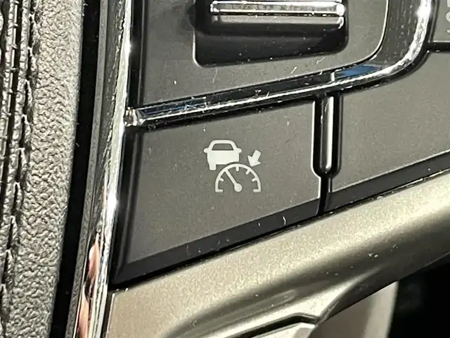 三菱 デリカＤ：５ ジャスパー 愛知県 2023(令5)年 1.8万km ブラックダイヤモンド/グラファイトグレーメタリック マルチビューモニター　/ＡＣ１００Ｖ　/JASPERコンプリートパッケージ/マットフラップ/エンジンフードエンブレム/電動バックドア　/両側パワースライドドア　/レーダークルーズコントロール/衝突軽減ブレーキ　/シートヒーター　/ステアリングヒーター　/レーンキープアシスト　/ブラインドスポットモニター/パドルシフト　/パワーシート　/ＬＥＤヘッドライト/LEDフォグランプ/アイドリングストップ/純正フロアマット　/ラゲッジガード/プッシュスタート/　　-スマートキー