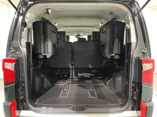 三菱 デリカＤ：５ ジャスパー 愛知県 2023(令5)年 1.8万km ブラックダイヤモンド/グラファイトグレーメタリック マルチビューモニター　/ＡＣ１００Ｖ　/JASPERコンプリートパッケージ/マットフラップ/エンジンフードエンブレム/電動バックドア　/両側パワースライドドア　/レーダークルーズコントロール/衝突軽減ブレーキ　/シートヒーター　/ステアリングヒーター　/レーンキープアシスト　/ブラインドスポットモニター/パドルシフト　/パワーシート　/ＬＥＤヘッドライト/LEDフォグランプ/アイドリングストップ/純正フロアマット　/ラゲッジガード/プッシュスタート/　　-スマートキー