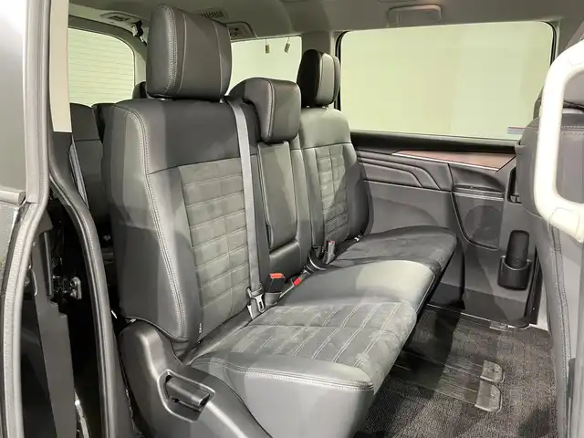 三菱 デリカＤ：５ ジャスパー 愛知県 2023(令5)年 1.8万km ブラックダイヤモンド/グラファイトグレーメタリック マルチビューモニター　/ＡＣ１００Ｖ　/JASPERコンプリートパッケージ/マットフラップ/エンジンフードエンブレム/電動バックドア　/両側パワースライドドア　/レーダークルーズコントロール/衝突軽減ブレーキ　/シートヒーター　/ステアリングヒーター　/レーンキープアシスト　/ブラインドスポットモニター/パドルシフト　/パワーシート　/ＬＥＤヘッドライト/LEDフォグランプ/アイドリングストップ/純正フロアマット　/ラゲッジガード/プッシュスタート/　　-スマートキー