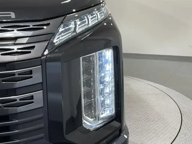 三菱 デリカＤ：５ ジャスパー 愛知県 2023(令5)年 1.8万km ブラックダイヤモンド/グラファイトグレーメタリック マルチビューモニター　/ＡＣ１００Ｖ　/JASPERコンプリートパッケージ/マットフラップ/エンジンフードエンブレム/電動バックドア　/両側パワースライドドア　/レーダークルーズコントロール/衝突軽減ブレーキ　/シートヒーター　/ステアリングヒーター　/レーンキープアシスト　/ブラインドスポットモニター/パドルシフト　/パワーシート　/ＬＥＤヘッドライト/LEDフォグランプ/アイドリングストップ/純正フロアマット　/ラゲッジガード/プッシュスタート/　　-スマートキー