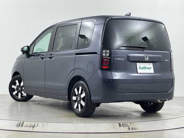 ホンダ フリード ハイブリット e:HEV AIR EX 埼玉県 2025(令7)年 0.1千km メテオロイドグレーメタリック 登録済未使用車/純正メモリナビ/Bluetooth/フルセグ/バックカメラ/両側パワースライドドア/ホンダセンシング/・レーダークルーズコントロール/・レーンキープアシスト/・衝突軽減システム/・誤発進抑制機能/・標識認識機能/前席シートヒーター/ハーフレザーシート/純正１５インチアルミホイール/プッシュスタート/スマートキー/スペアキー