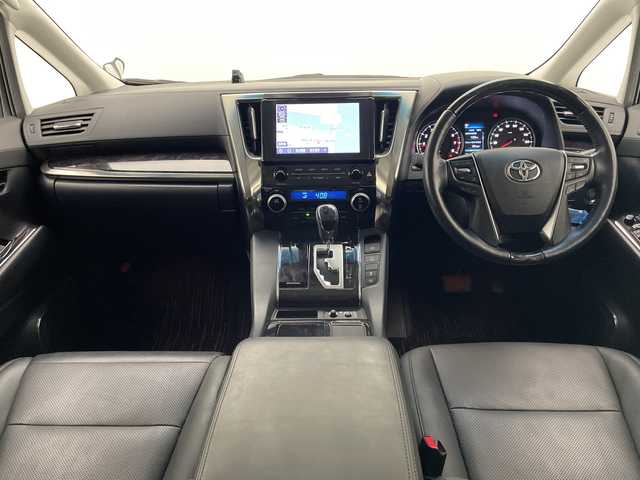 トヨタ アルファード S Cパッケージ 宮崎県 2020(令2)年 3.2万km ホワイトパールクリスタルシャイン 禁煙車/トヨタセーフティセンス/純正ディスプレイオーディオナビTV/（T-connect/CD/DVD/Bluetooth/フルセグTV)/純正リアフリップダウンモニター/バックカメラ/フロントTRDエアロ/純正ビルトインETC/純正LEDオートライト/純正LEDフォグ/純正18インチアルミ/純正フロアマット/純正ドライブレコーダー/両側電動スライドドア/サンルーフ/黒本革シート/運転席2メモリシート/アダプティブクルーズコントロール/プリクラッシュセーフティ/レーンディパーチャーアラート/オートマチックハイビーム/電子パーキング/オートホールド/サンルーフ/エグゼクティブパワーシート/前席パワーシート/エアシート/ウッドコンビ本革巻ハンドル/オート電動格納ミラー/ステアリングヒーター/スマートキー/プッシュエンジンスタート