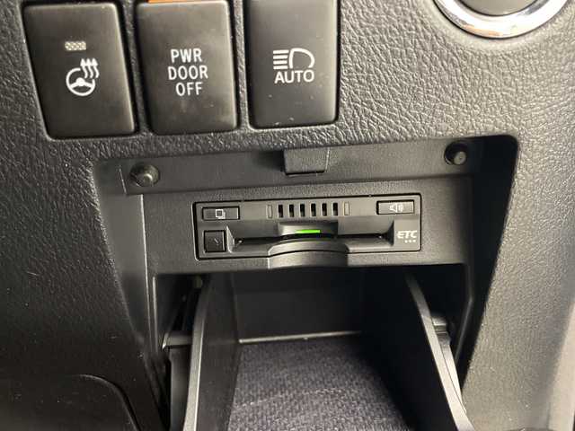 トヨタ アルファード S Cパッケージ 宮崎県 2020(令2)年 3.2万km ホワイトパールクリスタルシャイン 禁煙車/トヨタセーフティセンス/純正ディスプレイオーディオナビTV/（T-connect/CD/DVD/Bluetooth/フルセグTV)/純正リアフリップダウンモニター/バックカメラ/フロントTRDエアロ/純正ビルトインETC/純正LEDオートライト/純正LEDフォグ/純正18インチアルミ/純正フロアマット/純正ドライブレコーダー/両側電動スライドドア/サンルーフ/黒本革シート/運転席2メモリシート/アダプティブクルーズコントロール/プリクラッシュセーフティ/レーンディパーチャーアラート/オートマチックハイビーム/電子パーキング/オートホールド/サンルーフ/エグゼクティブパワーシート/前席パワーシート/エアシート/ウッドコンビ本革巻ハンドル/オート電動格納ミラー/ステアリングヒーター/スマートキー/プッシュエンジンスタート