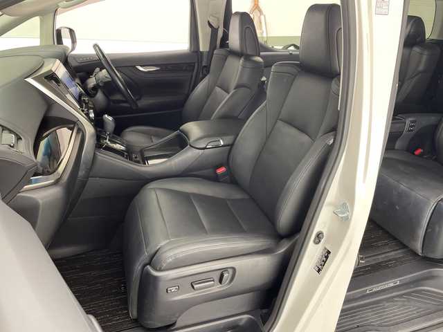 トヨタ アルファード S Cパッケージ 宮崎県 2020(令2)年 3.2万km ホワイトパールクリスタルシャイン 禁煙車/トヨタセーフティセンス/純正ディスプレイオーディオナビTV/（T-connect/CD/DVD/Bluetooth/フルセグTV)/純正リアフリップダウンモニター/バックカメラ/フロントTRDエアロ/純正ビルトインETC/純正LEDオートライト/純正LEDフォグ/純正18インチアルミ/純正フロアマット/純正ドライブレコーダー/両側電動スライドドア/サンルーフ/黒本革シート/運転席2メモリシート/アダプティブクルーズコントロール/プリクラッシュセーフティ/レーンディパーチャーアラート/オートマチックハイビーム/電子パーキング/オートホールド/サンルーフ/エグゼクティブパワーシート/前席パワーシート/エアシート/ウッドコンビ本革巻ハンドル/オート電動格納ミラー/ステアリングヒーター/スマートキー/プッシュエンジンスタート