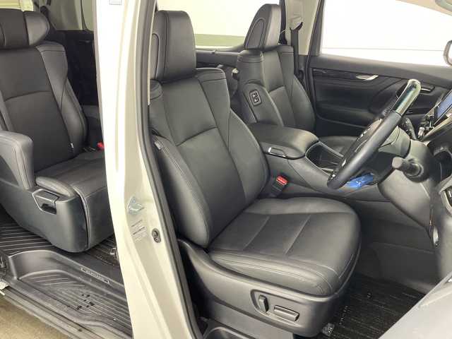 トヨタ アルファード S Cパッケージ 宮崎県 2020(令2)年 3.2万km ホワイトパールクリスタルシャイン 禁煙車/トヨタセーフティセンス/純正ディスプレイオーディオナビTV/（T-connect/CD/DVD/Bluetooth/フルセグTV)/純正リアフリップダウンモニター/バックカメラ/フロントTRDエアロ/純正ビルトインETC/純正LEDオートライト/純正LEDフォグ/純正18インチアルミ/純正フロアマット/純正ドライブレコーダー/両側電動スライドドア/サンルーフ/黒本革シート/運転席2メモリシート/アダプティブクルーズコントロール/プリクラッシュセーフティ/レーンディパーチャーアラート/オートマチックハイビーム/電子パーキング/オートホールド/サンルーフ/エグゼクティブパワーシート/前席パワーシート/エアシート/ウッドコンビ本革巻ハンドル/オート電動格納ミラー/ステアリングヒーター/スマートキー/プッシュエンジンスタート