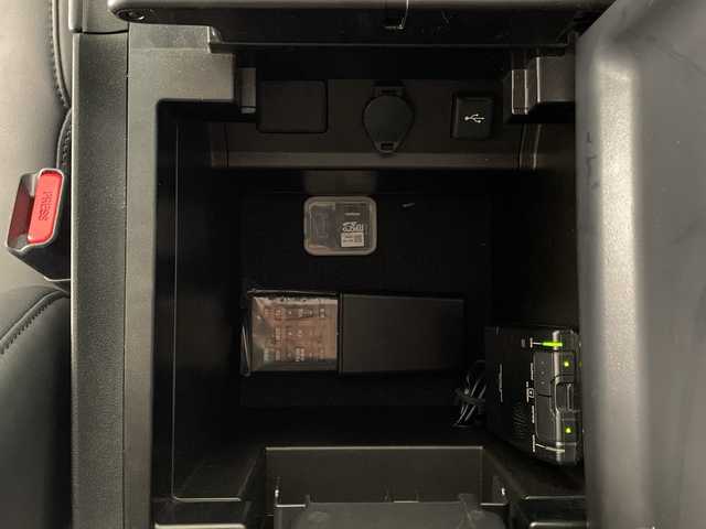 トヨタ アルファード S Cパッケージ 宮崎県 2020(令2)年 3.2万km ホワイトパールクリスタルシャイン 禁煙車/トヨタセーフティセンス/純正ディスプレイオーディオナビTV/（T-connect/CD/DVD/Bluetooth/フルセグTV)/純正リアフリップダウンモニター/バックカメラ/フロントTRDエアロ/純正ビルトインETC/純正LEDオートライト/純正LEDフォグ/純正18インチアルミ/純正フロアマット/純正ドライブレコーダー/両側電動スライドドア/サンルーフ/黒本革シート/運転席2メモリシート/アダプティブクルーズコントロール/プリクラッシュセーフティ/レーンディパーチャーアラート/オートマチックハイビーム/電子パーキング/オートホールド/サンルーフ/エグゼクティブパワーシート/前席パワーシート/エアシート/ウッドコンビ本革巻ハンドル/オート電動格納ミラー/ステアリングヒーター/スマートキー/プッシュエンジンスタート