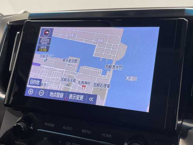 トヨタ アルファード S Cパッケージ 宮崎県 2020(令2)年 3.2万km ホワイトパールクリスタルシャイン 禁煙車/トヨタセーフティセンス/純正ディスプレイオーディオナビTV/（T-connect/CD/DVD/Bluetooth/フルセグTV)/純正リアフリップダウンモニター/バックカメラ/フロントTRDエアロ/純正ビルトインETC/純正LEDオートライト/純正LEDフォグ/純正18インチアルミ/純正フロアマット/純正ドライブレコーダー/両側電動スライドドア/サンルーフ/黒本革シート/運転席2メモリシート/アダプティブクルーズコントロール/プリクラッシュセーフティ/レーンディパーチャーアラート/オートマチックハイビーム/電子パーキング/オートホールド/サンルーフ/エグゼクティブパワーシート/前席パワーシート/エアシート/ウッドコンビ本革巻ハンドル/オート電動格納ミラー/ステアリングヒーター/スマートキー/プッシュエンジンスタート