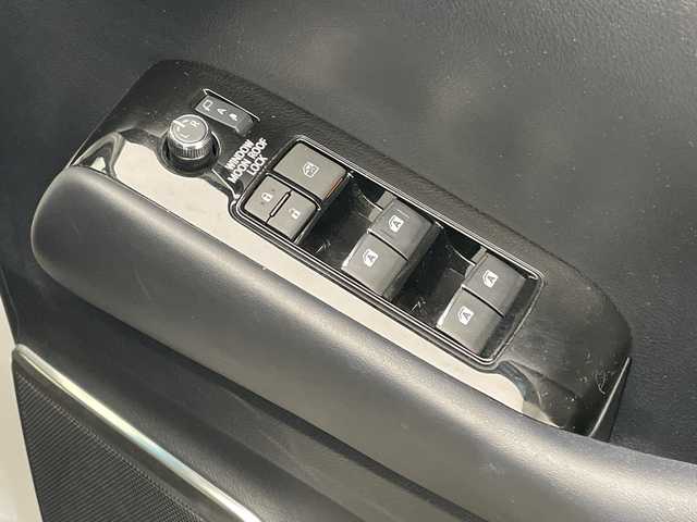 トヨタ アルファード S Cパッケージ 宮崎県 2020(令2)年 3.2万km ホワイトパールクリスタルシャイン 禁煙車/トヨタセーフティセンス/純正ディスプレイオーディオナビTV/（T-connect/CD/DVD/Bluetooth/フルセグTV)/純正リアフリップダウンモニター/バックカメラ/フロントTRDエアロ/純正ビルトインETC/純正LEDオートライト/純正LEDフォグ/純正18インチアルミ/純正フロアマット/純正ドライブレコーダー/両側電動スライドドア/サンルーフ/黒本革シート/運転席2メモリシート/アダプティブクルーズコントロール/プリクラッシュセーフティ/レーンディパーチャーアラート/オートマチックハイビーム/電子パーキング/オートホールド/サンルーフ/エグゼクティブパワーシート/前席パワーシート/エアシート/ウッドコンビ本革巻ハンドル/オート電動格納ミラー/ステアリングヒーター/スマートキー/プッシュエンジンスタート