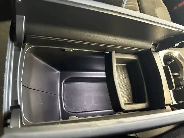 プジョー ３００８ GT ブルー HDi 熊本県 2021(令3)年 6.6万km ペルラネラブラック ・スマートキー/・プッシュスタート/・アクティブセーフティブレーキ/・トラフィックサインインフォメーション/・疲労検知/・アダプティブライト/・インテリジェントハイビーム/・パークセンサー/・ブラインドスポットモニター/・クルーズコントロール(追従式)/・ハーフレザーシート/・D席パワーシート/・前席シートヒーター/・純正ディスプレイオーディオ/　【Bluetooth・USB・AppleCarPlay・AndroidAuto】/・バックカメラ/・左サイドカメラ/・ETC/・ドライブレコーダー(前後録画)/・パワーバックドア/・LEDヘッドランプ/・LEDフォグランプ/・純正マット