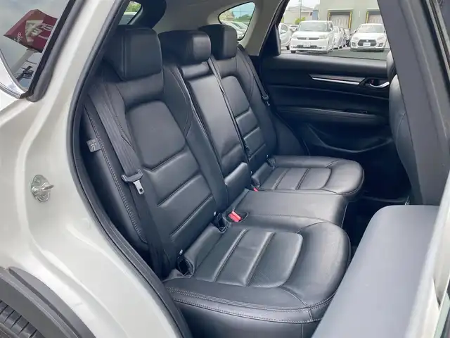 マツダ ＣＸ－５ XD Lパッケージ 岐阜県 2020(令2)年 4.4万km スノーフレイクホワイトパールマイカ 純正SDナビ/（フルセグTV/CD・DVDプレーヤー）OP/全周囲カメラ（OP）/前後クリアランスソナー（OP）/i-ACTIVSENSE/・アドバンストスマートシティブレーキサポート（前進時）/・スマートキシティブレーキサポート（後退時）/・レーダークルーズコントロール/・レーンキープアシストシステム/・車線逸脱警報システム/・ブラインドスポットモニターリング/・ドライバーアテンションアラート/・交通標識認識システム/ヘッドアップディスプレイ/黒本革シート/メモリ機能付パワーシート/全席シートヒーター/パワーバックドア/本革巻きステアリング/シフトノブ/ステアリングヒーター/MTモード付AT/パドルシフト/純正19インチAW/純正フロアマット/純正ETC/スマートキー×2