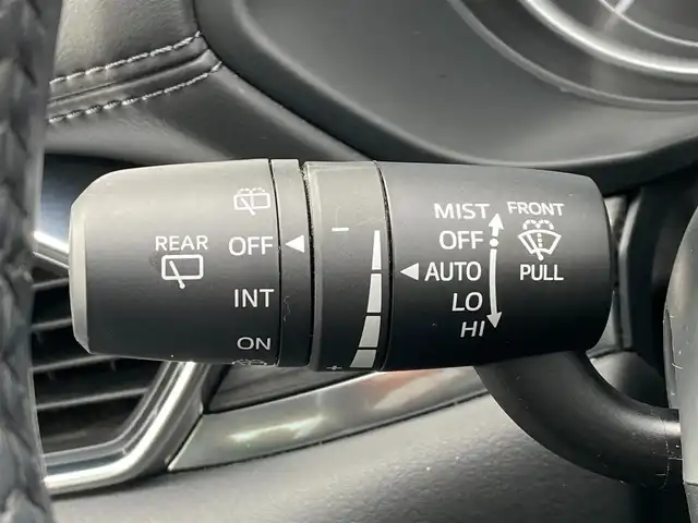 マツダ ＣＸ－５ XD Lパッケージ 岐阜県 2020(令2)年 4.4万km スノーフレイクホワイトパールマイカ 純正SDナビ/（フルセグTV/CD・DVDプレーヤー）OP/全周囲カメラ（OP）/前後クリアランスソナー（OP）/i-ACTIVSENSE/・アドバンストスマートシティブレーキサポート（前進時）/・スマートキシティブレーキサポート（後退時）/・レーダークルーズコントロール/・レーンキープアシストシステム/・車線逸脱警報システム/・ブラインドスポットモニターリング/・ドライバーアテンションアラート/・交通標識認識システム/ヘッドアップディスプレイ/黒本革シート/メモリ機能付パワーシート/全席シートヒーター/パワーバックドア/本革巻きステアリング/シフトノブ/ステアリングヒーター/MTモード付AT/パドルシフト/純正19インチAW/純正フロアマット/純正ETC/スマートキー×2