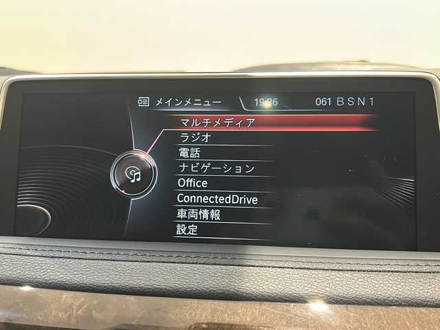 ＢＭＷ Ｘ６ xDrive35i Mスポーツ 新潟県 2015(平27)年 9.2万km ミネラルホワイト セレクトpkg/-電動ガラスサンルーフ/-リヤシートヒーティング/-12V電源ソケット（フロント1ケ所・リヤ1ケ所）/-ソフトクローズドア/-ランバーサポート/リヤエンターテインメントシステム/HDDナビゲーションシステム/オーディオビジュアルシステム/ドライビングアシストプラス/-アクティブクルーズコントロール/-レーンディパーチャーウォーニング/-前車接近警告機能/-衝突回避・被害軽減ブレーキ/電動フロントシート（運転席メモリー付）/オートマチックテールゲートオペレーション/ヘッドアップディスプレイ/パドルシフト/ETC2.0/スタッドレスアルミセット積込