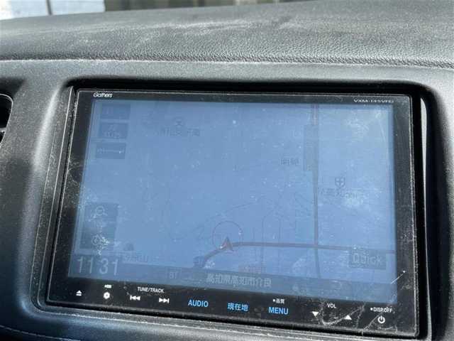ホンダ ヴェゼル ハイブリッド X 高知県 2014(平26)年 10万km ホワイトオーキッドパール (株)IDOMが運営する【じしゃロン高知店】の自社ローン専用車両になります。こちらは現金またはオートローンご利用時の価格です。自社ローンご希望の方は別途その旨お申付け下さい