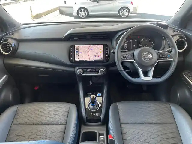 日産 キックス オーテック 埼玉県 2021(令3)年 6.7万km ブリリアントホワイトパール /純正9型メモリナビ//フルセグTV//全方位モニター//CD/DVD/Bluetooth//アダプティブクルーズコントロール//プロパイロット//ビルトインETC//スマートキー×2//LEDヘッドライト//前2席シートヒーター//ステアリングヒーター//エマージェンシーブレーキ//側方支援(LDW・LDP)//ハンドル支援//クリアランスソナー//W.サイド.カーテン.ニーエアバッグ//ABS/横滑り防止装置//革巻きステアリング//Fフォグライト//オートライト//社外デイライトOFFスイッチ//プライバシーガラス//ドアバイザー//純正17インチAW//社外16AW付きスタッドレスあり//社外マフラー（柿本）//新車時保証書//取扱説明書//ナビ取説