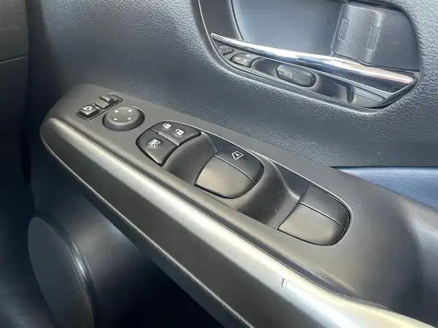 日産 キックス オーテック 埼玉県 2021(令3)年 6.7万km ブリリアントホワイトパール /純正9型メモリナビ//フルセグTV//全方位モニター//CD/DVD/Bluetooth//アダプティブクルーズコントロール//プロパイロット//ビルトインETC//スマートキー×2//LEDヘッドライト//前2席シートヒーター//ステアリングヒーター//エマージェンシーブレーキ//側方支援(LDW・LDP)//ハンドル支援//クリアランスソナー//W.サイド.カーテン.ニーエアバッグ//ABS/横滑り防止装置//革巻きステアリング//Fフォグライト//オートライト//社外デイライトOFFスイッチ//プライバシーガラス//ドアバイザー//純正17インチAW//社外16AW付きスタッドレスあり//社外マフラー（柿本）//新車時保証書//取扱説明書//ナビ取説
