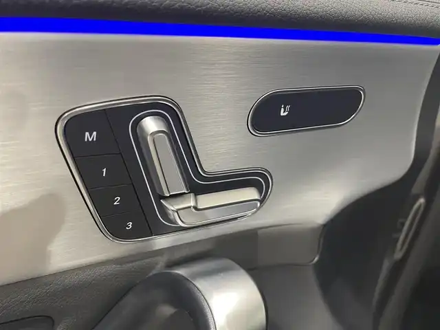 メルセデス・ベンツ ＣＬＡ２００ｄ AMGライン 愛知県 2019(令1)年 2.5万km マウンテングレー レザーエクスクルーシブ　/パノラミックスライディングルーフ、/ヘッドアップディスプレイ/レーダーセーフティＰＫＧ　/アドバンスドＰＫＧ　/ＭＢＵＸ　/Ｂｌｕｅｔｏｏｔｈ　/フルセグＴＶ　/３６０度カメラ　/ワイヤレスチャージ　/ＬＥＤヘッドライト　/ACC/LKA/LDW/BSM/ドライブレコーダー/ETC2.0/プッシュスタート/アイドリングストップ