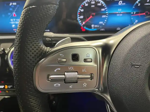 メルセデス・ベンツ ＣＬＡ２００ｄ AMGライン 愛知県 2019(令1)年 2.5万km マウンテングレー レザーエクスクルーシブ　/パノラミックスライディングルーフ、/ヘッドアップディスプレイ/レーダーセーフティＰＫＧ　/アドバンスドＰＫＧ　/ＭＢＵＸ　/Ｂｌｕｅｔｏｏｔｈ　/フルセグＴＶ　/３６０度カメラ　/ワイヤレスチャージ　/ＬＥＤヘッドライト　/ACC/LKA/LDW/BSM/ドライブレコーダー/ETC2.0/プッシュスタート/アイドリングストップ