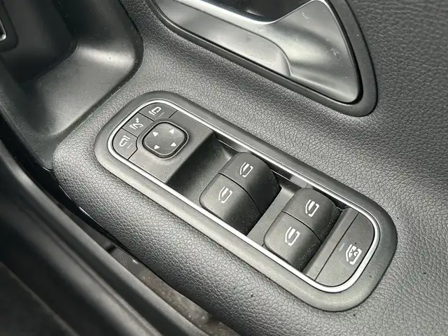 メルセデス・ベンツ Ａ１８０ セダン 愛媛県 2020(令2)年 2.2万km ブルーブラック 純正ナビ/バックカメラ/MTモード付きAT/パドルシフト/ビルトインETC/スペアキー/コーナーセンサー/ハーフレザーシート/シートヒーター/Bluetooth/前方ドライブレコーダー/フルセグTV/純正16インチアルミホイール/LED/オートライト/USB/衝突被害軽減システム/純正フロアマット/アイドリングストップ