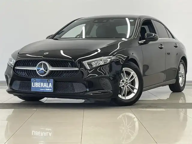 メルセデス・ベンツ Ａ１８０ セダン 岡山県 2020(令2)年 2.2万km ブルーブラック 純正ナビ/バックカメラ/MTモード付きAT/パドルシフト/ビルトインETC/スペアキー/コーナーセンサー/ハーフレザーシート/シートヒーター/Bluetooth/前方ドライブレコーダー/フルセグTV/純正16インチアルミホイール/LED/オートライト/USB/衝突被害軽減システム/純正フロアマット/アイドリングストップ
