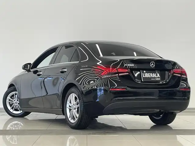 メルセデス・ベンツ Ａ１８０ セダン 岡山県 2020(令2)年 2.2万km ブルーブラック 純正ナビ/バックカメラ/MTモード付きAT/パドルシフト/ビルトインETC/スペアキー/コーナーセンサー/ハーフレザーシート/シートヒーター/Bluetooth/前方ドライブレコーダー/フルセグTV/純正16インチアルミホイール/LED/オートライト/USB/衝突被害軽減システム/純正フロアマット/アイドリングストップ