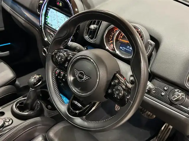 ＭＩＮＩ ミニ クロスオーバー クーパー SD オール4 道央・札幌 2019(令1)年 4万km ミッドナイト・ブラック・メタリック 電動パノラマガラスサンルーフ/MINI Yoursパッケージ/　・19インチアロイホイールMINIYoursマスターピース/　・MINIYoursスポーツレザーステアリング/　・電動フロントシート/　・レザーチェスターカーボンブラック/　・MINIYoursインテリアピアノブラック/ペッパーパッケージ/　・リアビューカメラ/　・PDC/　・ETC/　・MINIエキサイトメントパッケージ/　・オートマチックテールゲート/社外フルセグTV/ACC/シートヒーター/LEDヘッドライト